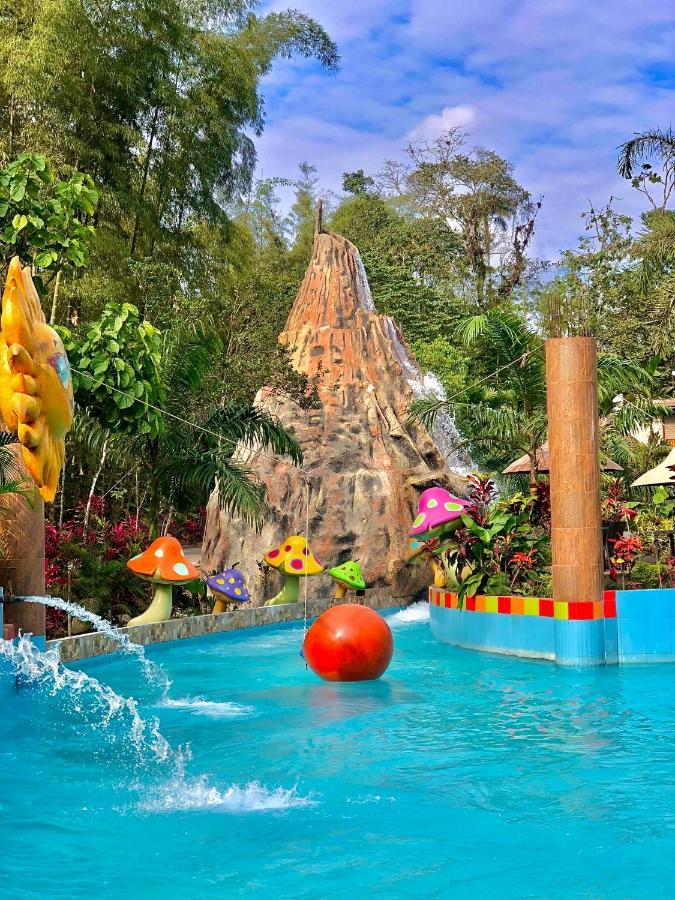 فندق Hosteria D'Carlos Aqua Park سانتو دومينغو دا لوس كولورادوس المظهر الخارجي الصورة